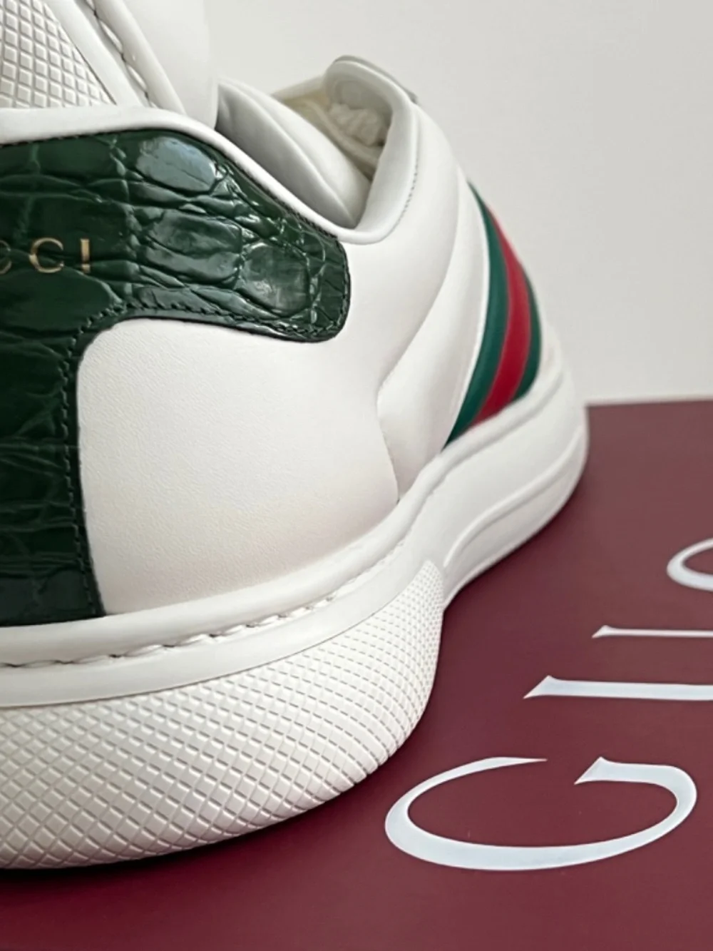 Gucci Men's Ace Sneaker White Leather Green Red Web ACE Metal Tag Lace 10 US10.5